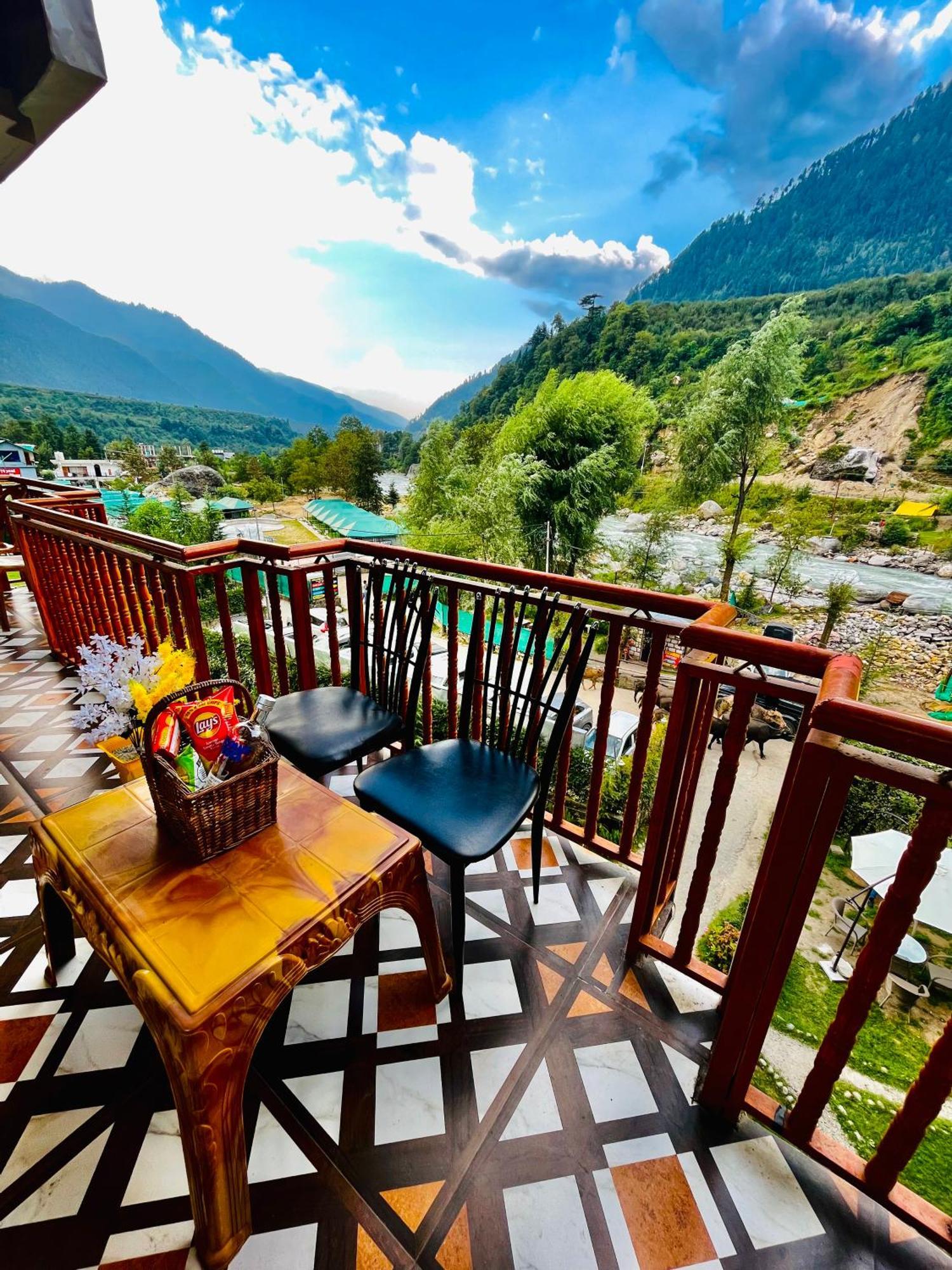Himalayan Hill Queen Resort, Manali M98160-43400 Екстер'єр фото