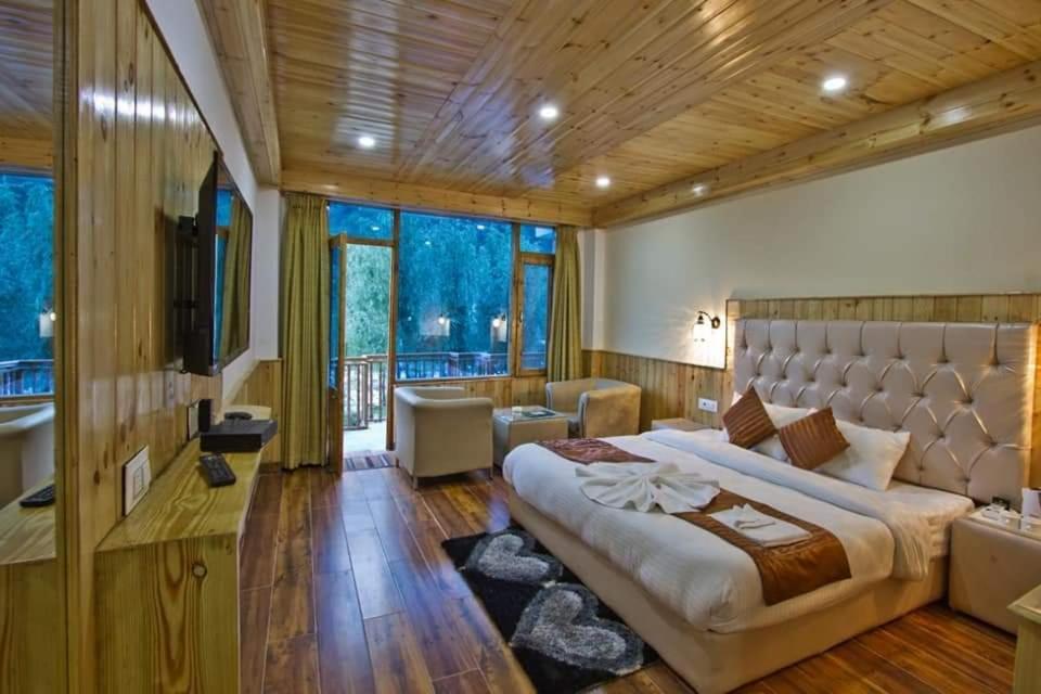 Himalayan Hill Queen Resort, Manali M98160-43400 Екстер'єр фото