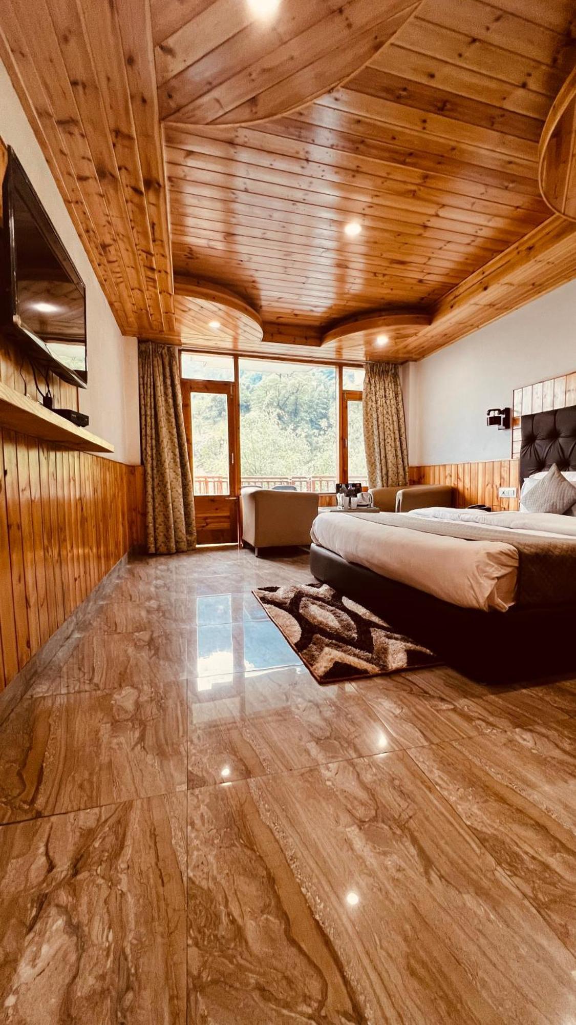 Himalayan Hill Queen Resort, Manali M98160-43400 Екстер'єр фото