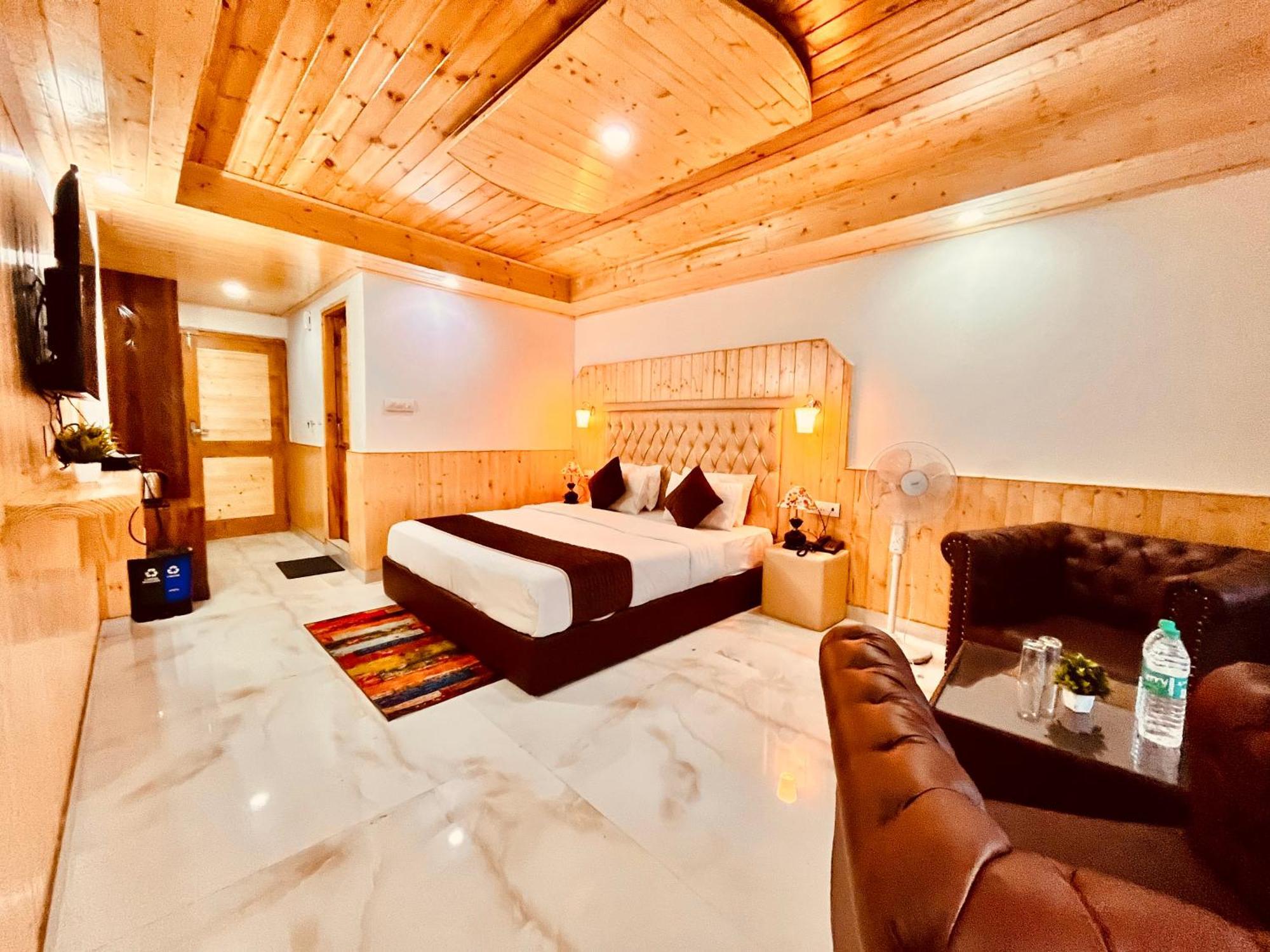 Himalayan Hill Queen Resort, Manali M98160-43400 Екстер'єр фото