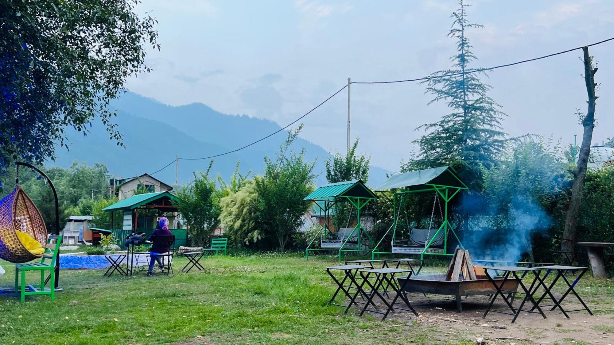 Himalayan Hill Queen Resort, Manali M98160-43400 Екстер'єр фото