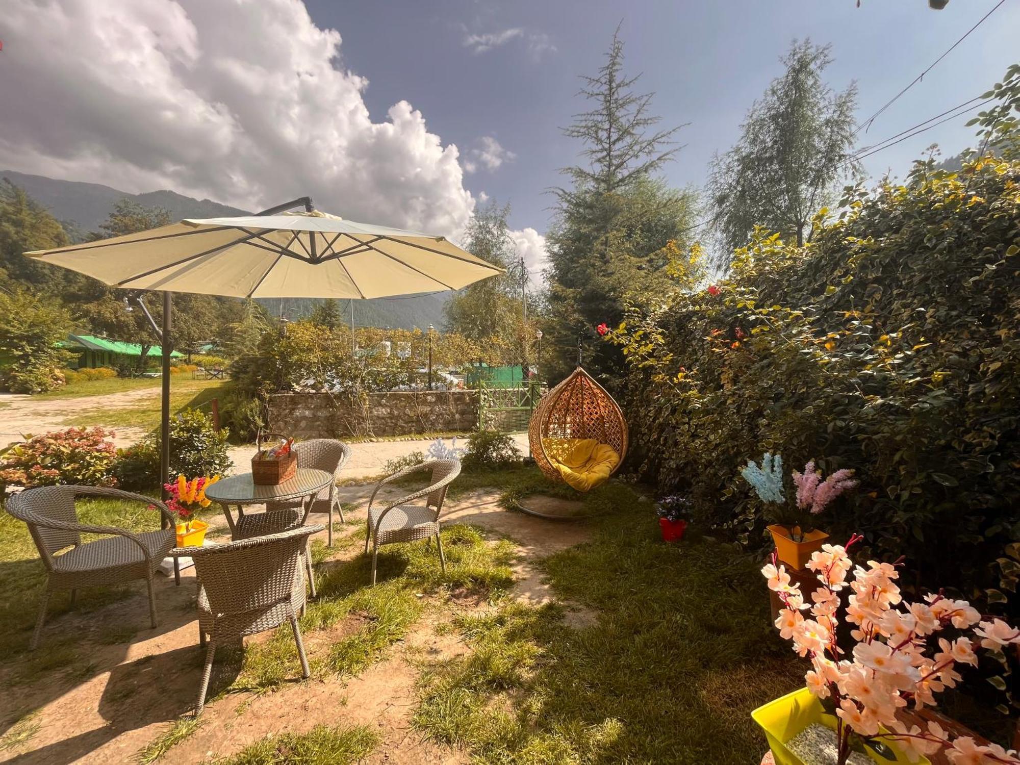 Himalayan Hill Queen Resort, Manali M98160-43400 Екстер'єр фото