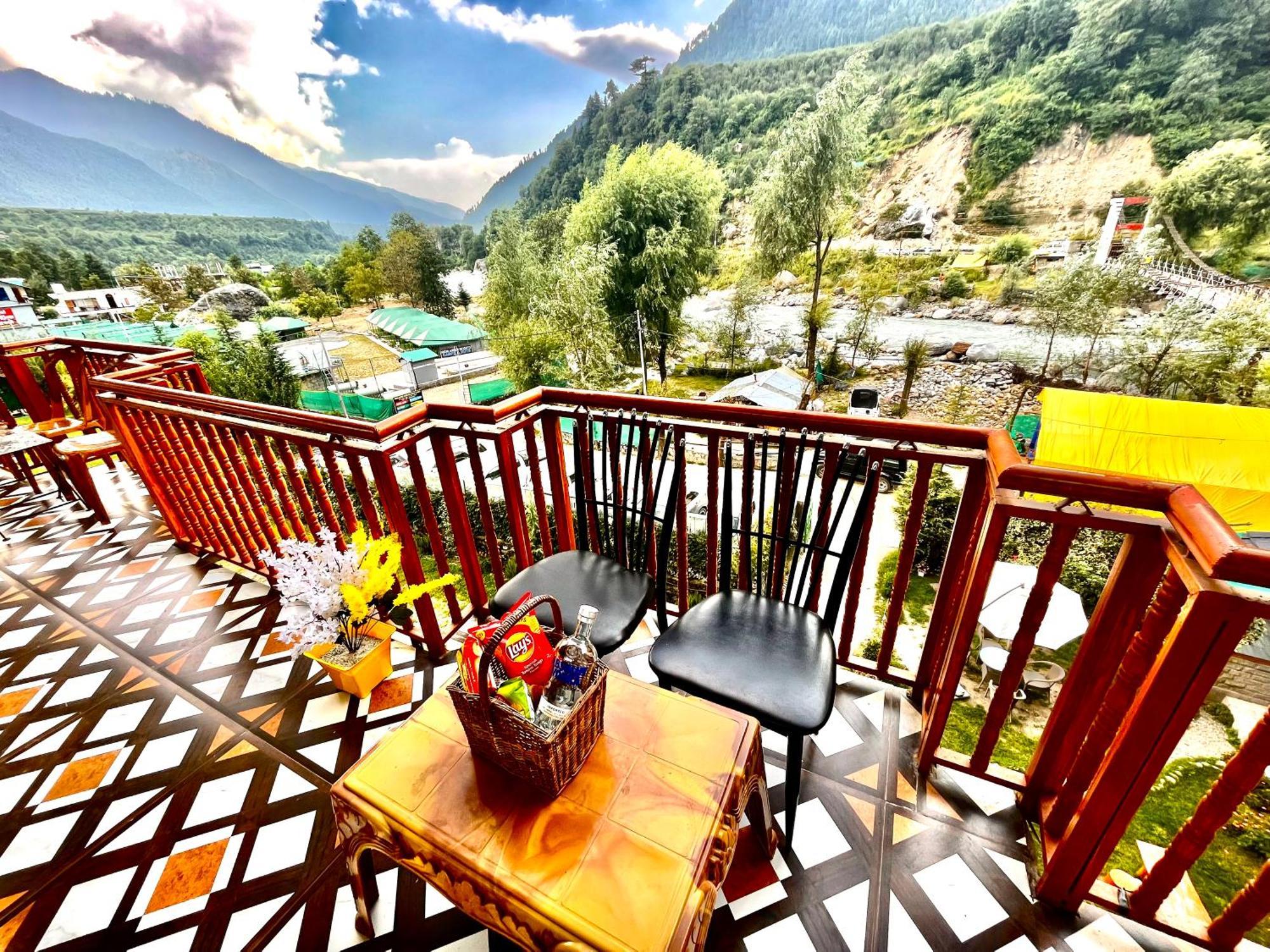 Himalayan Hill Queen Resort, Manali M98160-43400 Екстер'єр фото