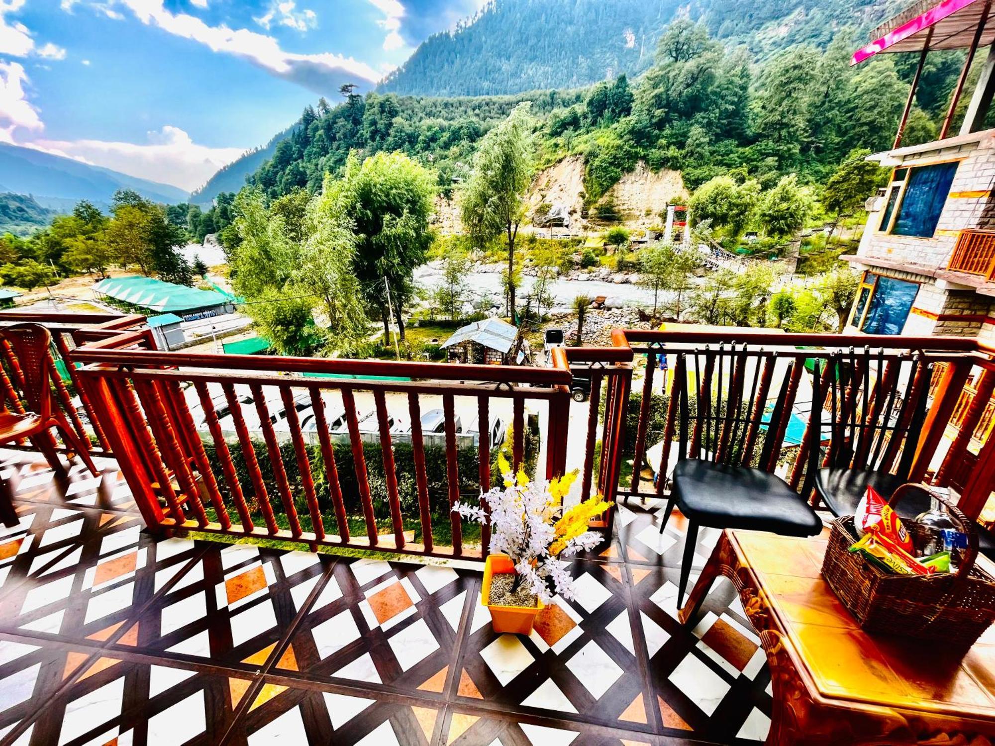 Himalayan Hill Queen Resort, Manali M98160-43400 Екстер'єр фото