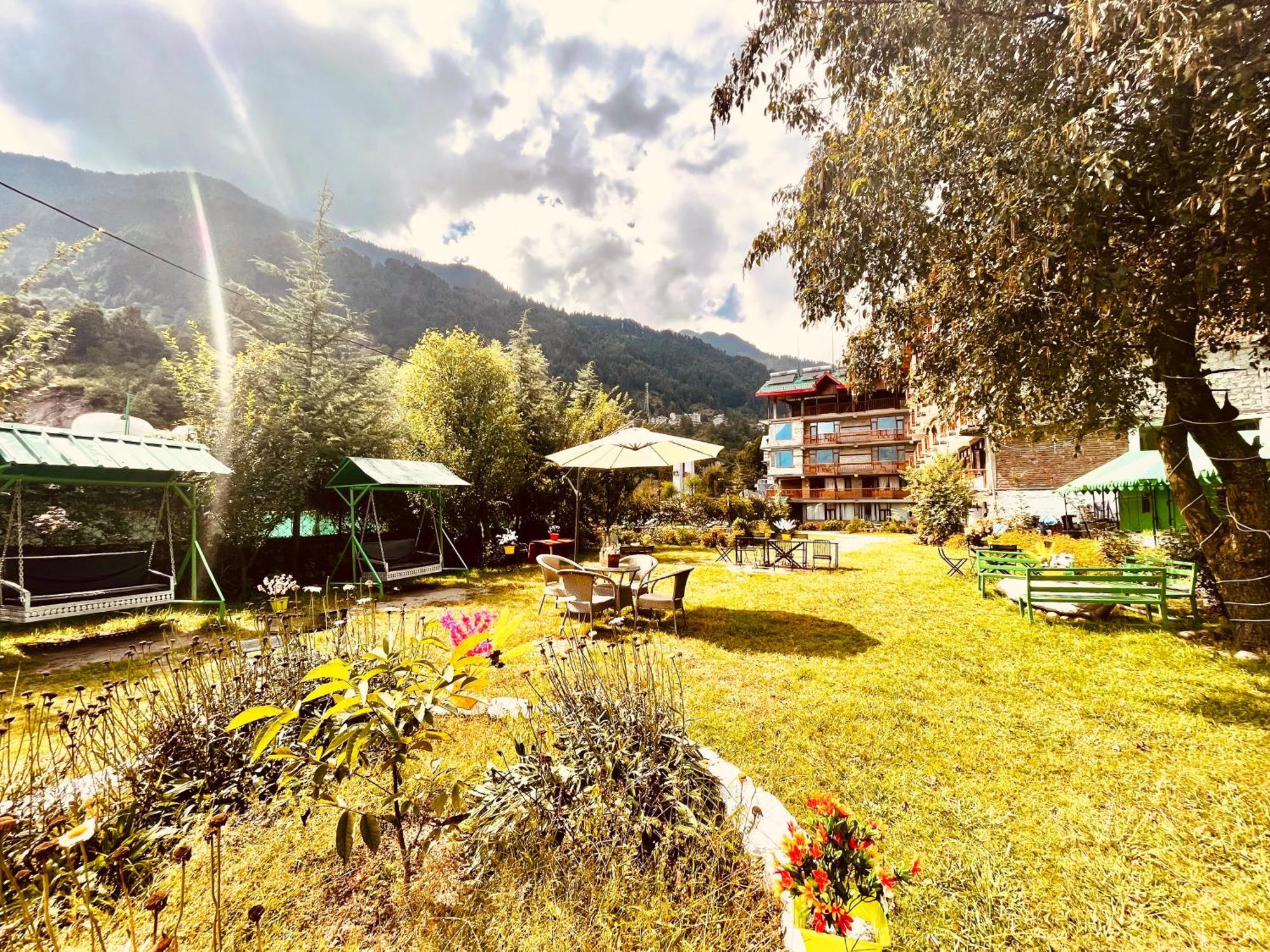 Himalayan Hill Queen Resort, Manali M98160-43400 Екстер'єр фото