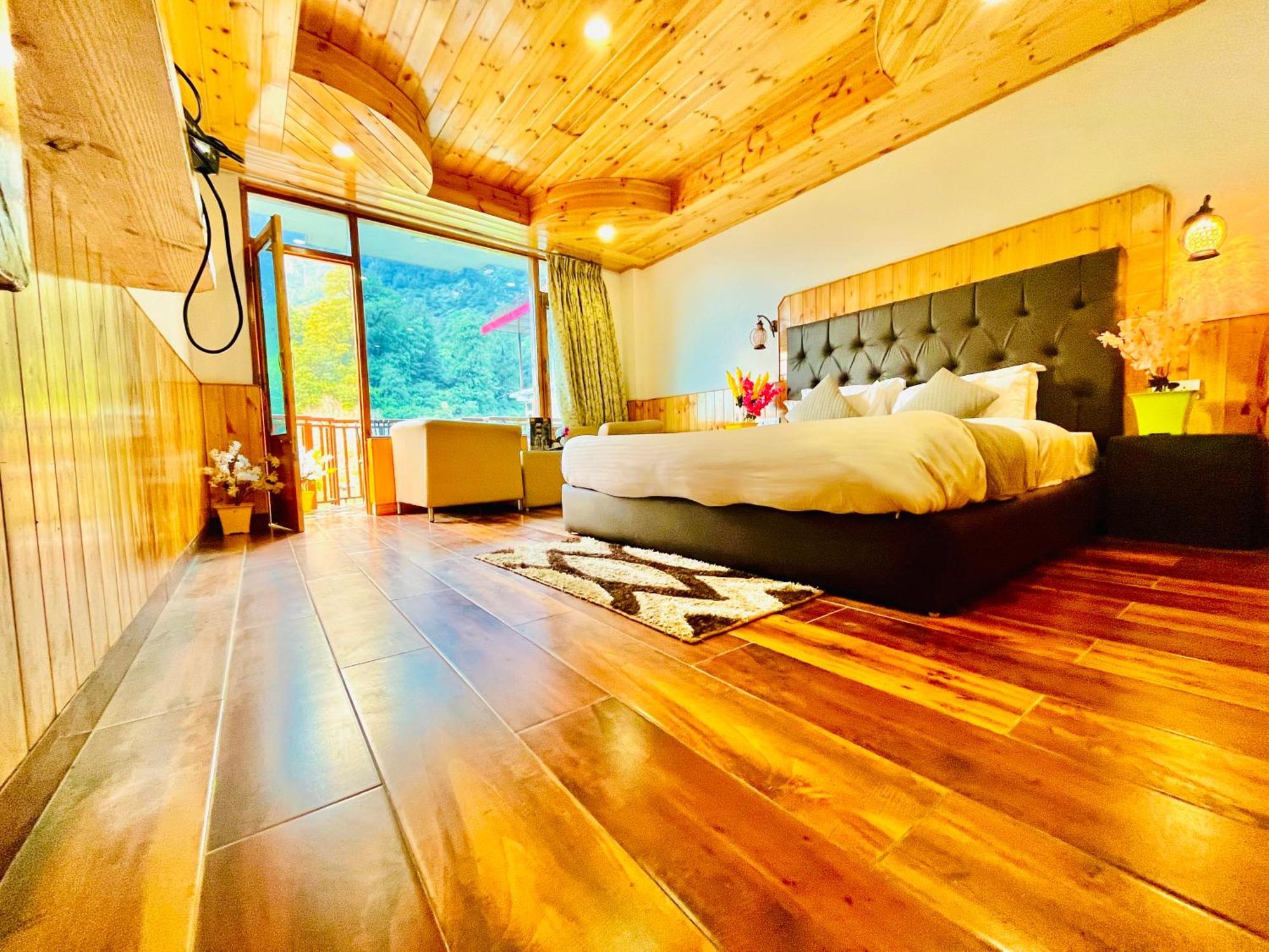Himalayan Hill Queen Resort, Manali M98160-43400 Екстер'єр фото