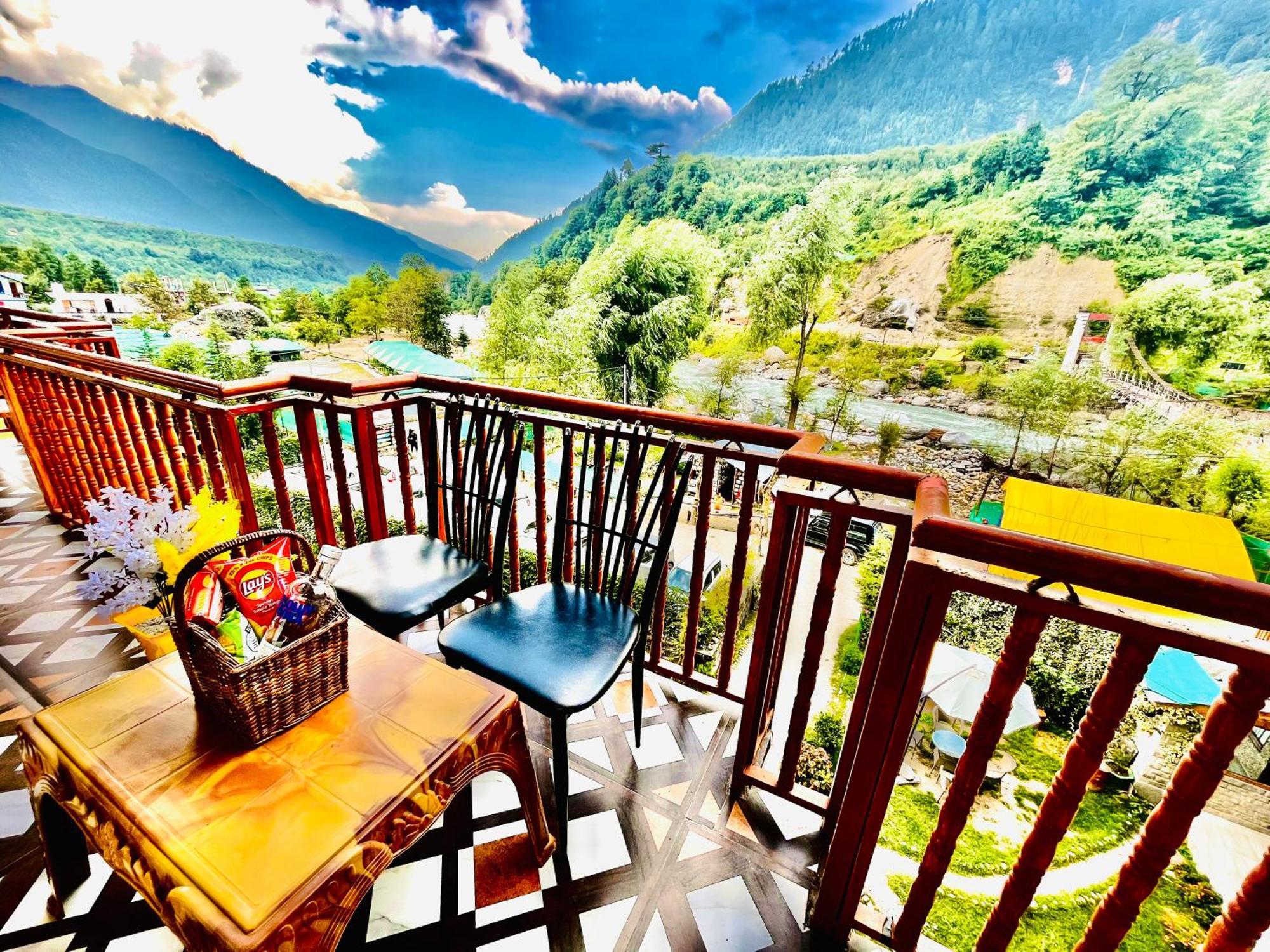 Himalayan Hill Queen Resort, Manali M98160-43400 Екстер'єр фото