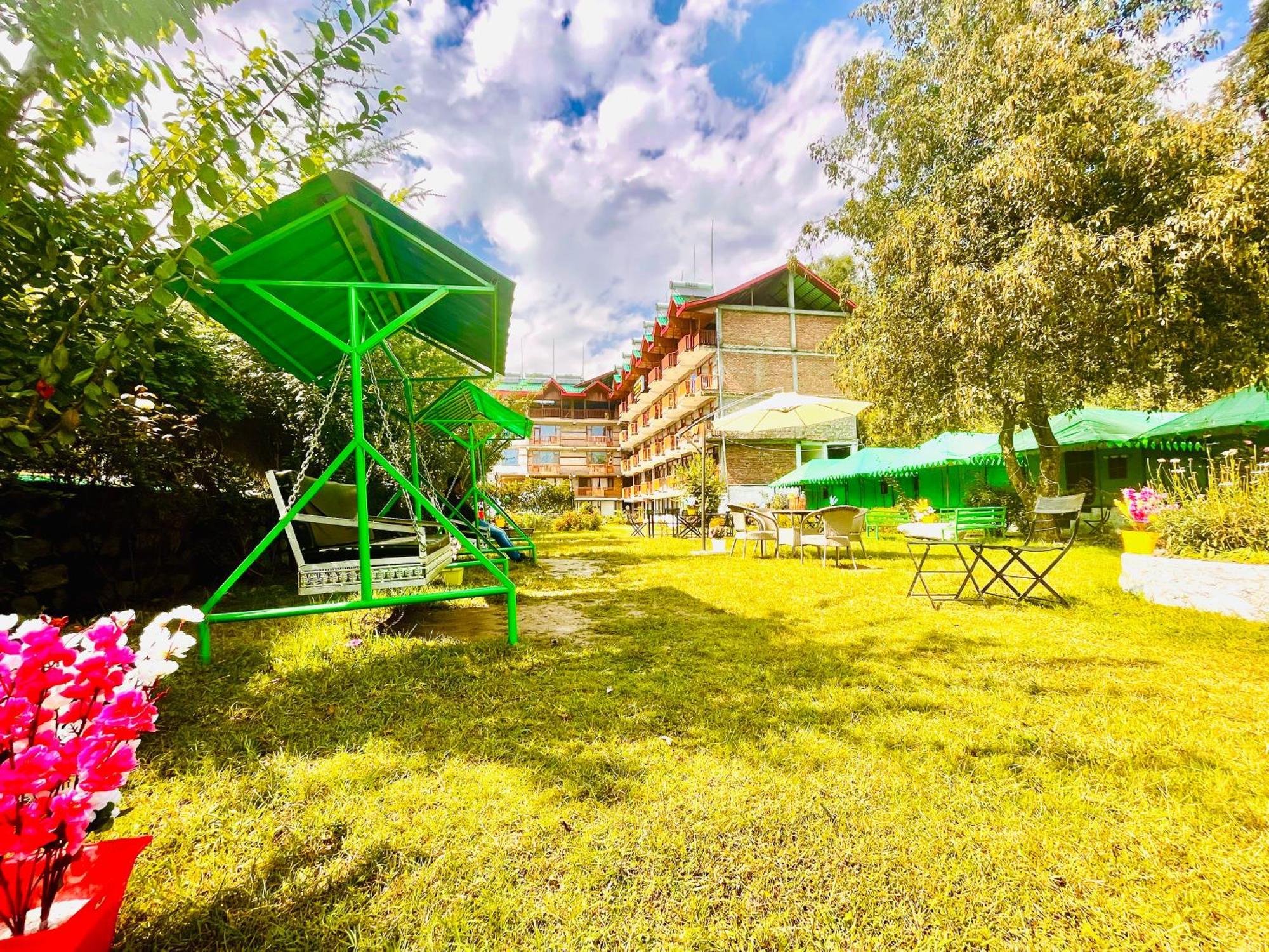 Himalayan Hill Queen Resort, Manali M98160-43400 Екстер'єр фото