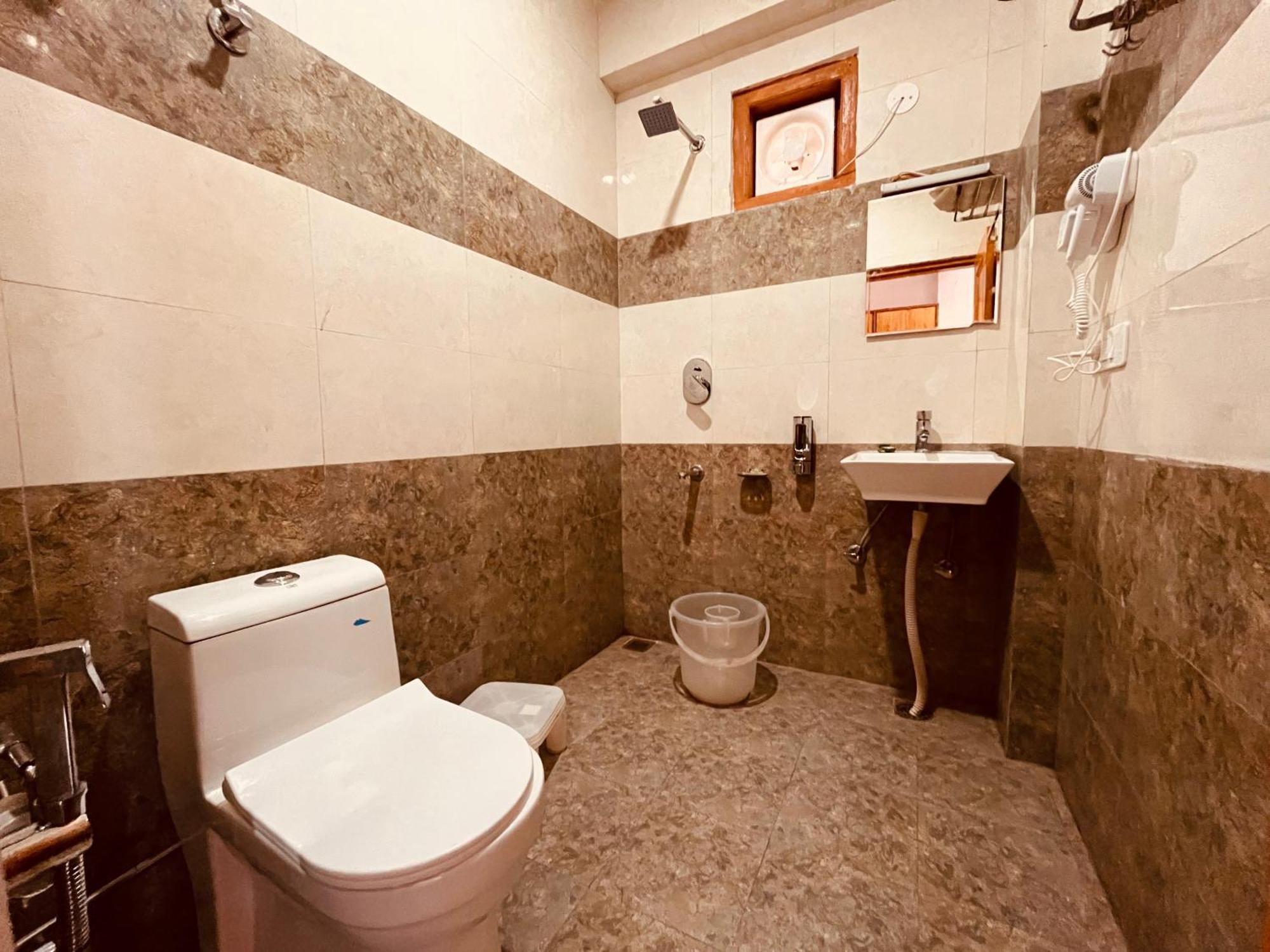 Himalayan Hill Queen Resort, Manali M98160-43400 Екстер'єр фото