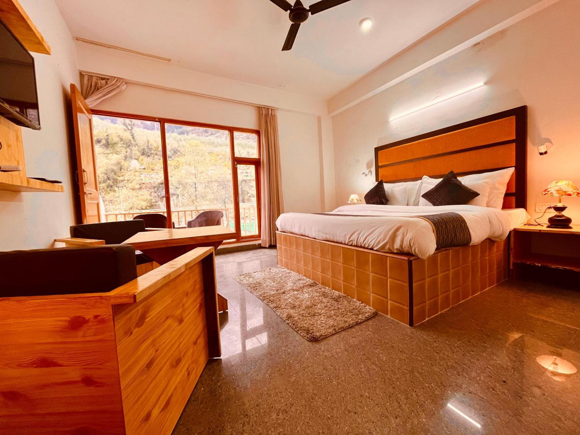 Himalayan Hill Queen Resort, Manali M98160-43400 Екстер'єр фото