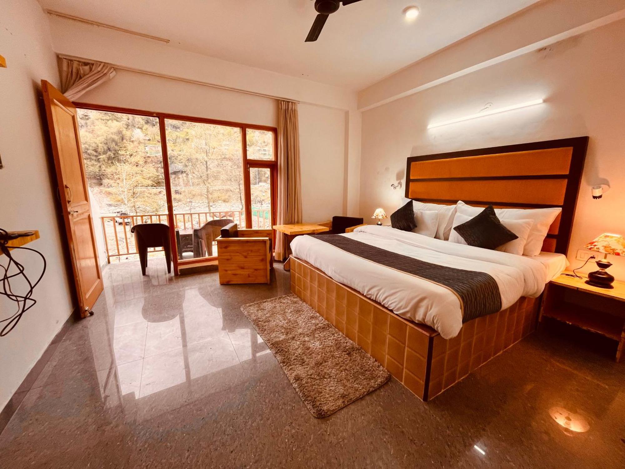 Himalayan Hill Queen Resort, Manali M98160-43400 Екстер'єр фото
