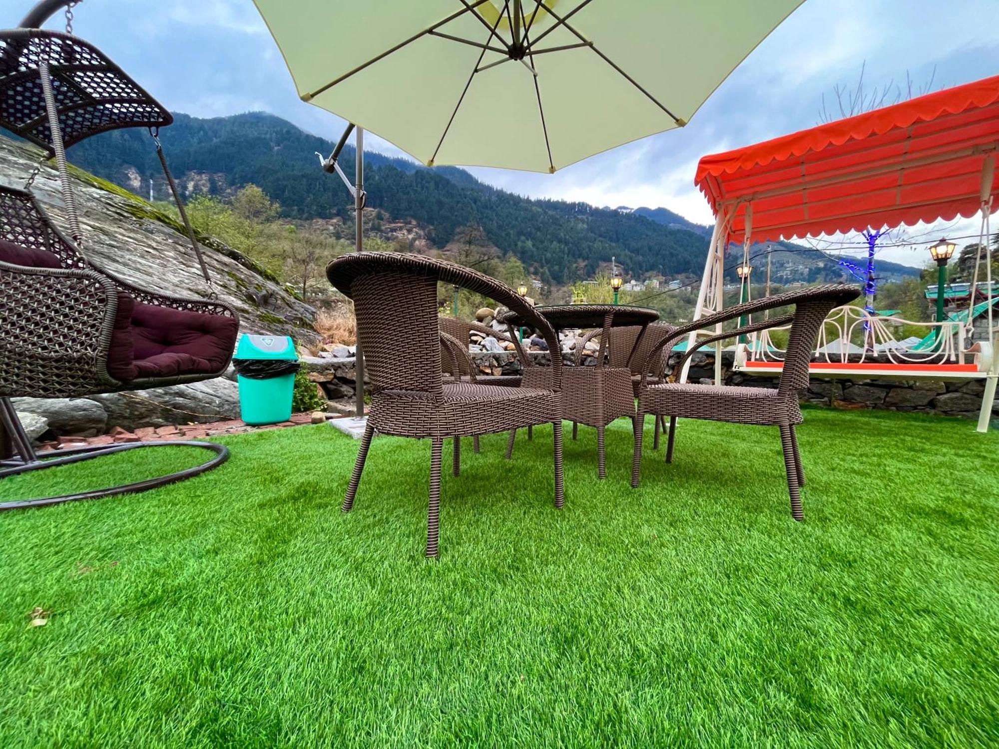 Himalayan Hill Queen Resort, Manali M98160-43400 Екстер'єр фото